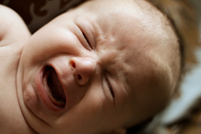 Kako smiriti bebu koja plače?